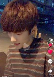 抖音网红吃瓜男的是谁啊,揭秘抖音网红“吃瓜男”的真实身份